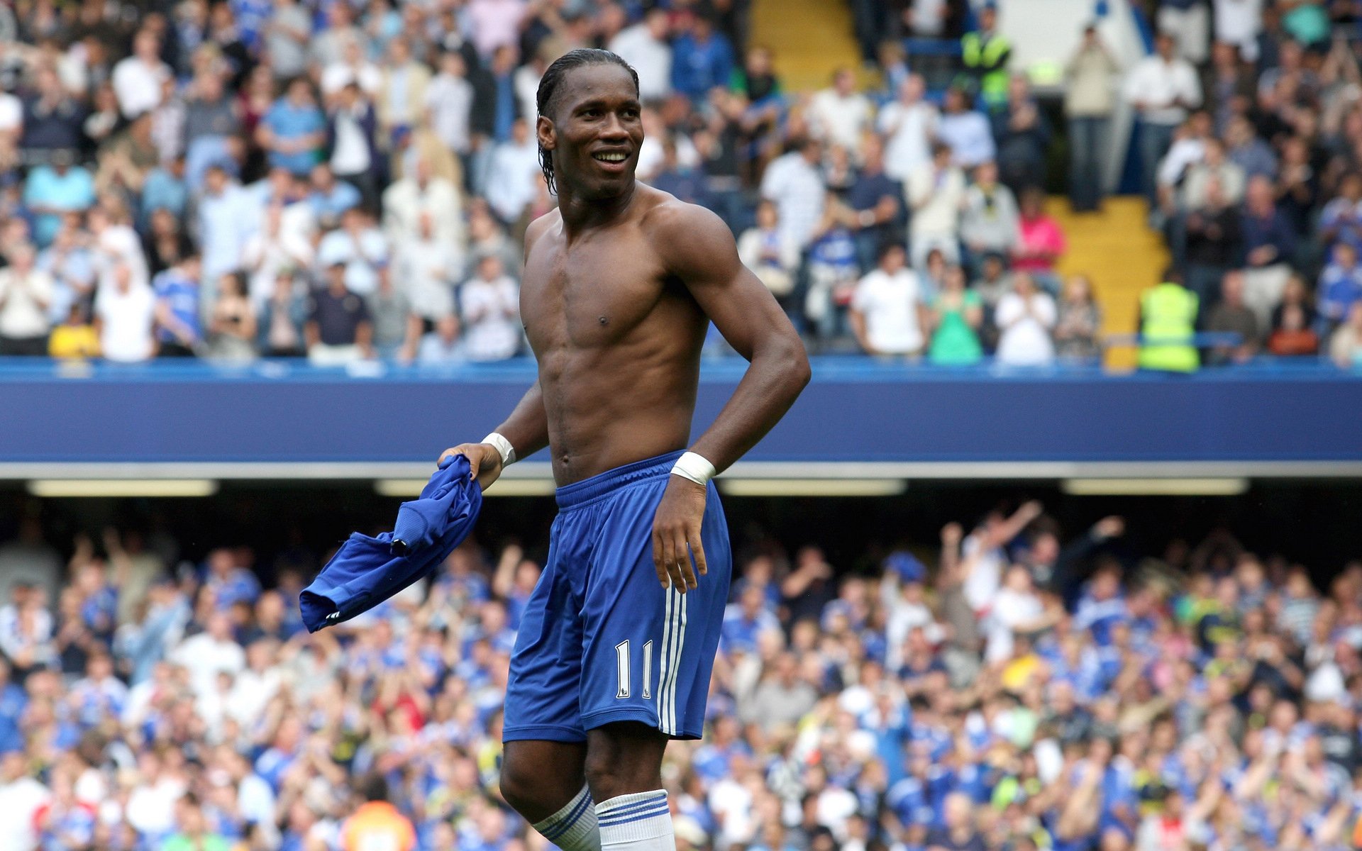 巴黎圣日耳曼引发争议!德布劳内官方宣布锐不可当新规赛场气氛高涨